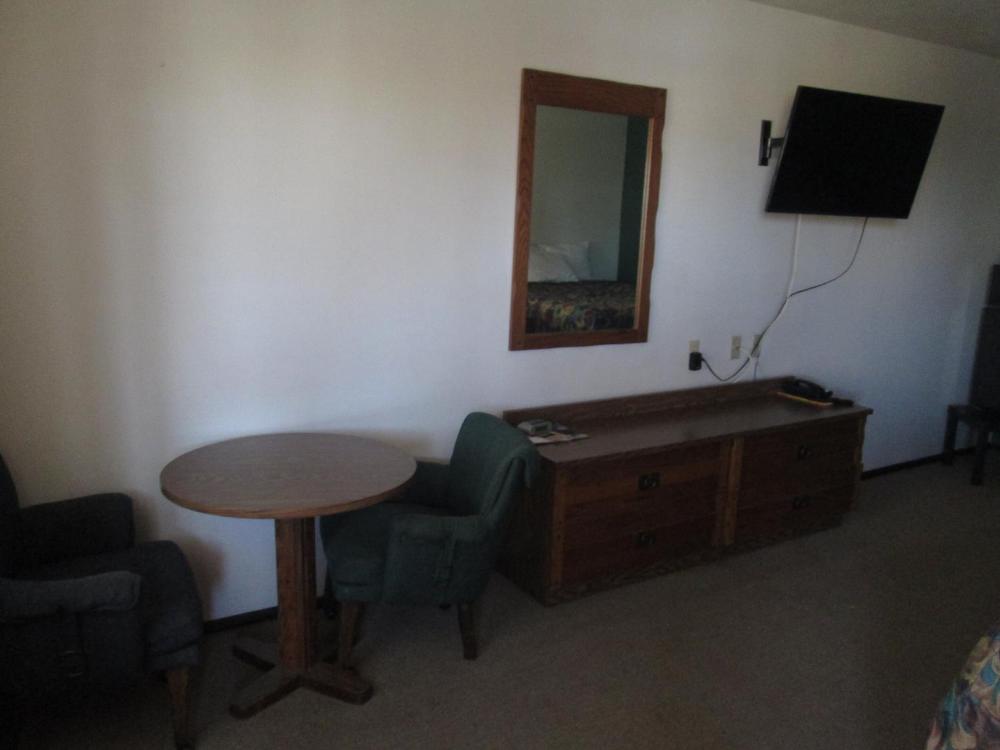 Queen Room interior